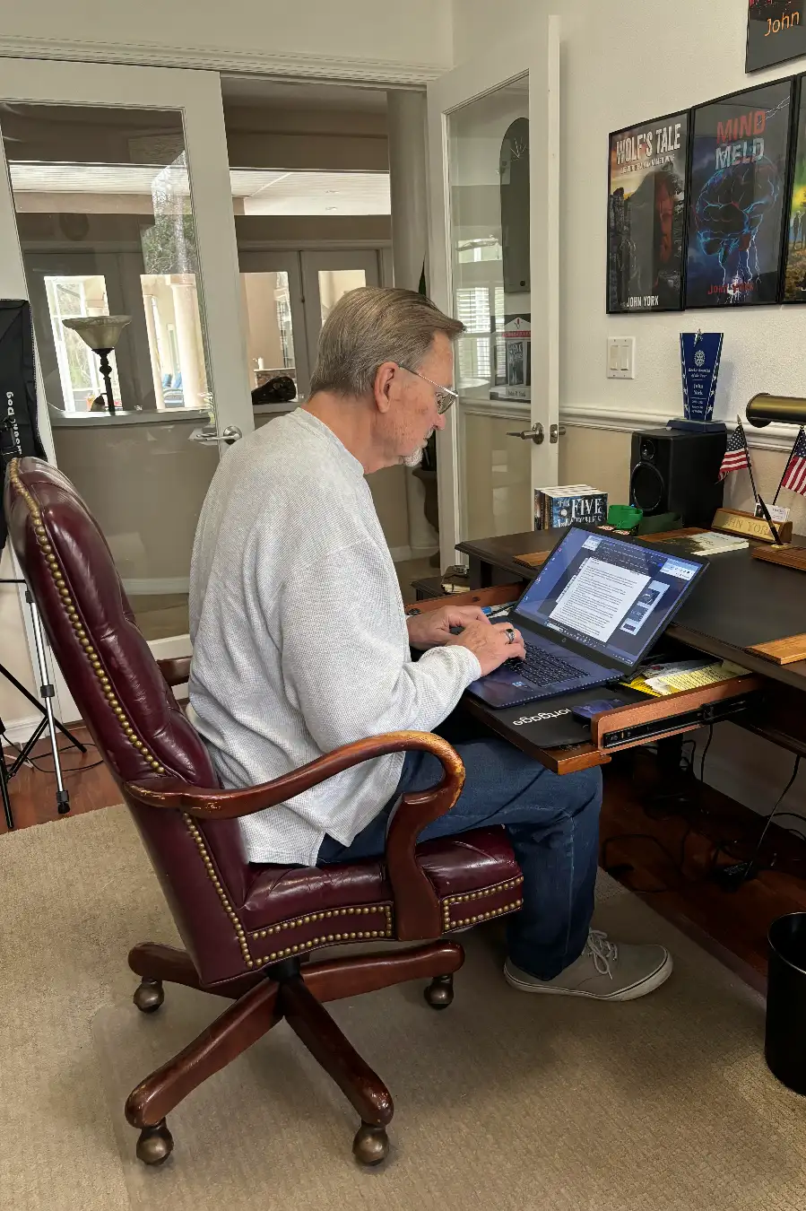 Main Image Supporting the Content of Writing Tips